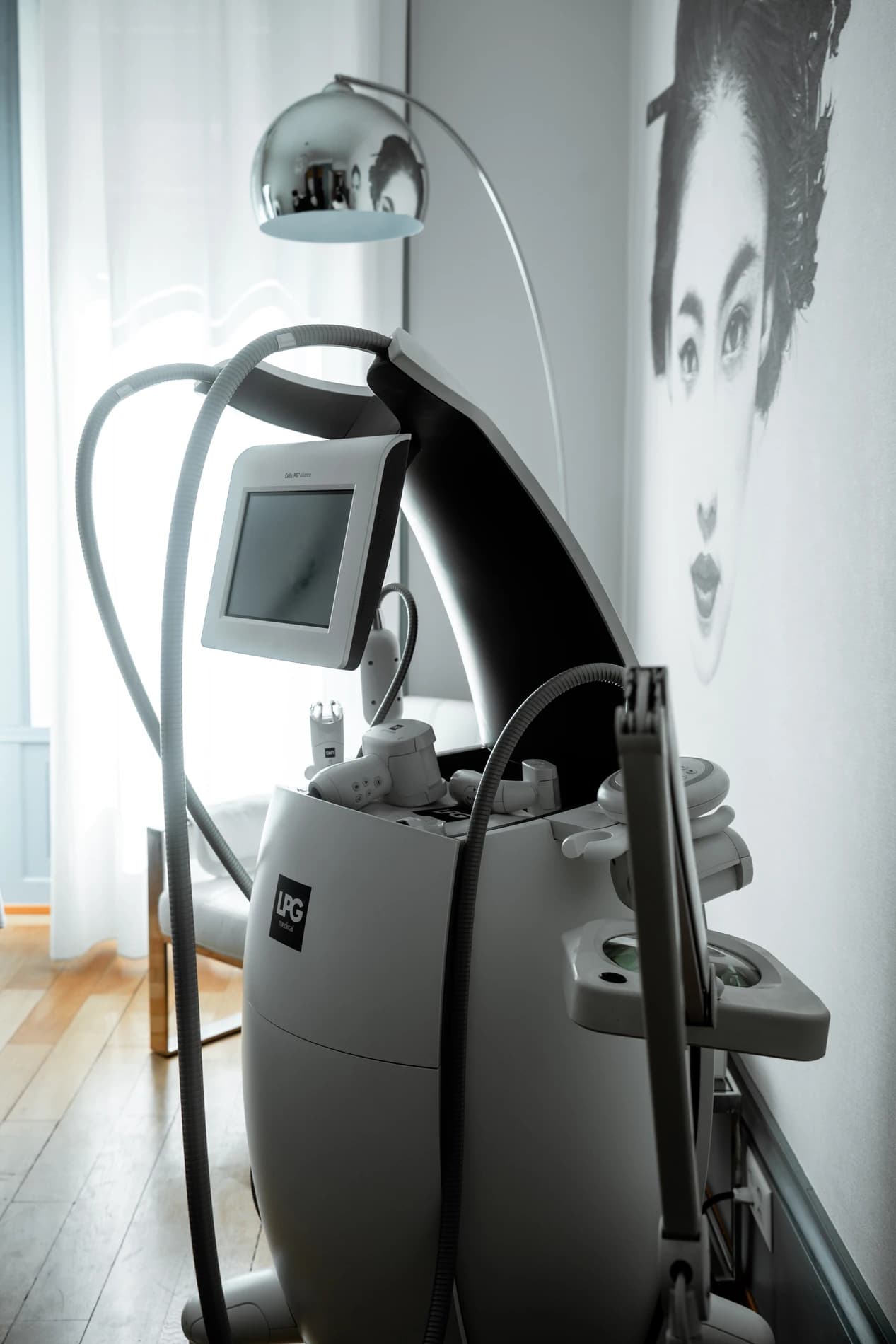 Machine LPG Cellu M6 pour l’endermologie dans la salle de soin